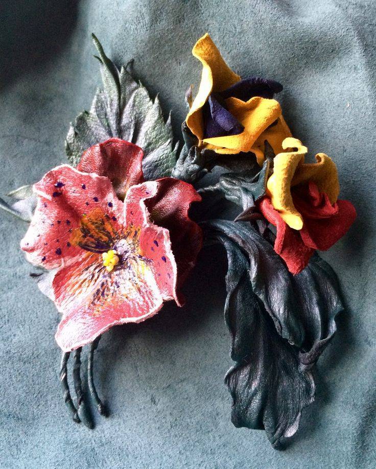 Цветы из кожи своими руками: эксклюзив из старой сумки.