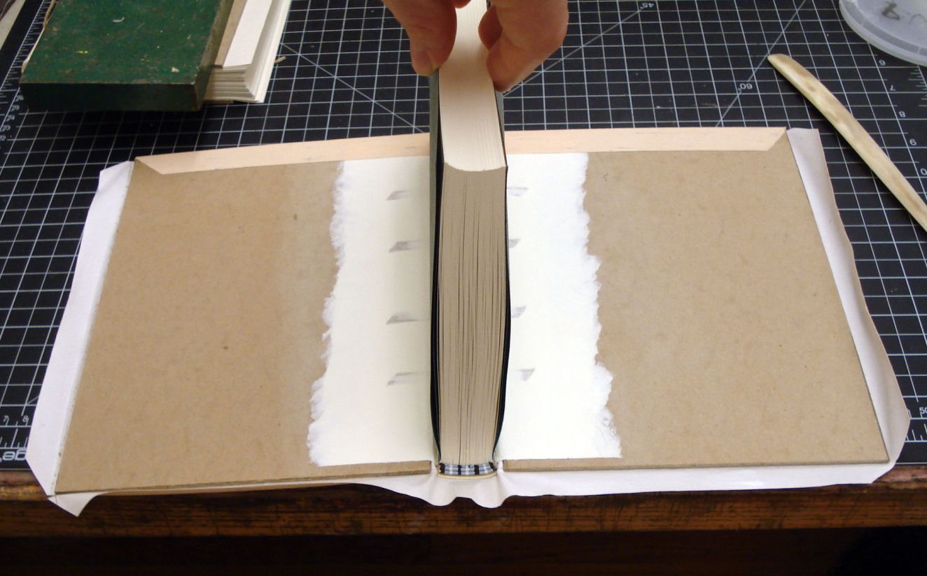 Реставрация книг своими руками (старинных, в твердом переплете): инструкция и этапы ремонта