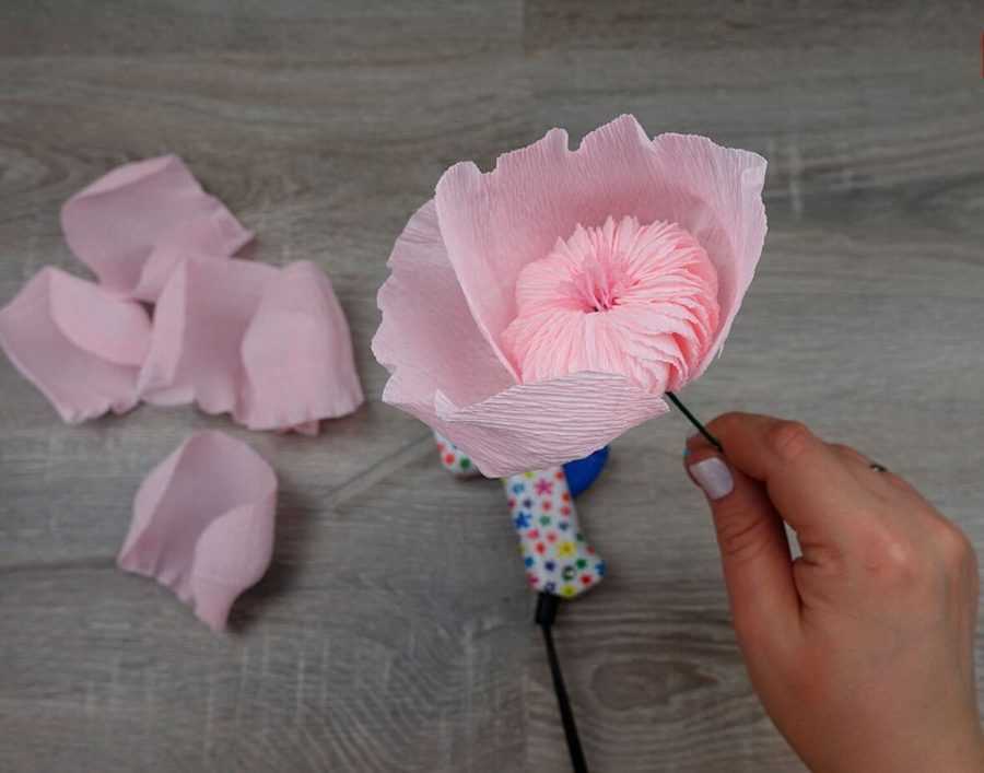 Цветы из гофрированной бумаги своими руками: 9 идей