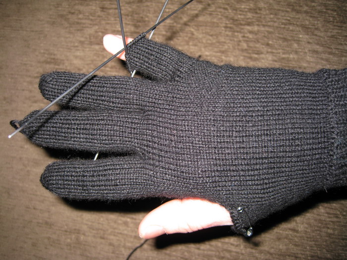 Мужские перчатки: спицами и крючком