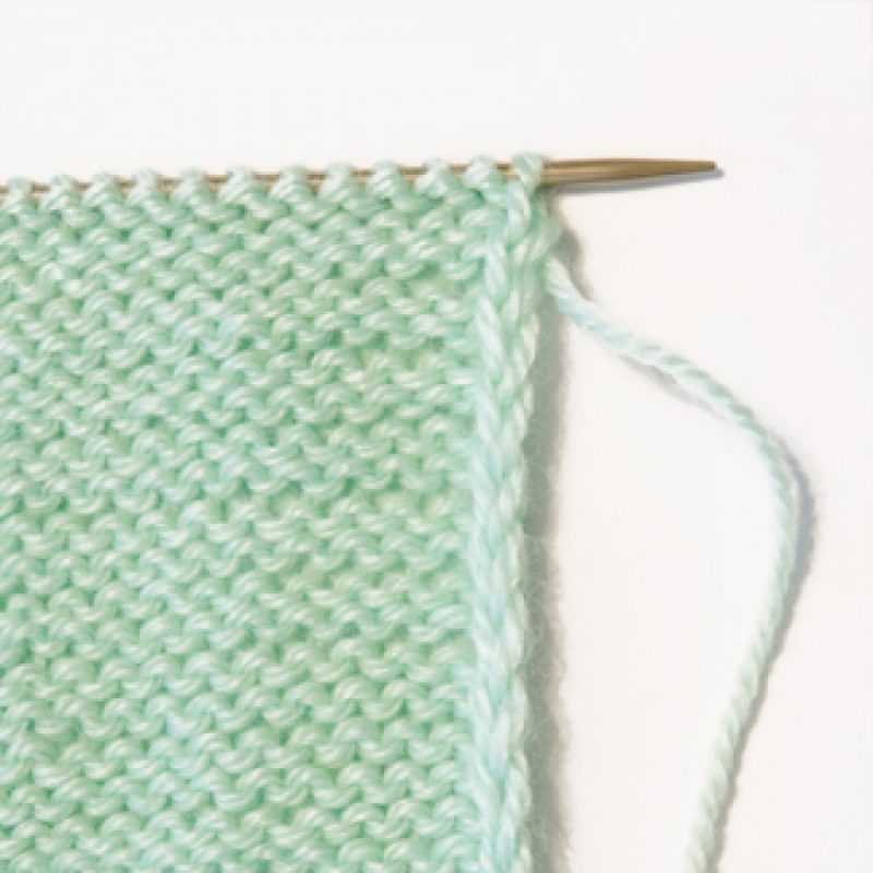 Платочное вязание: какими петлями лучше вязать – бабушкиными или классическими?