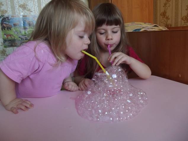 Как сделать мыльные пузыри дома. 9 рецептов