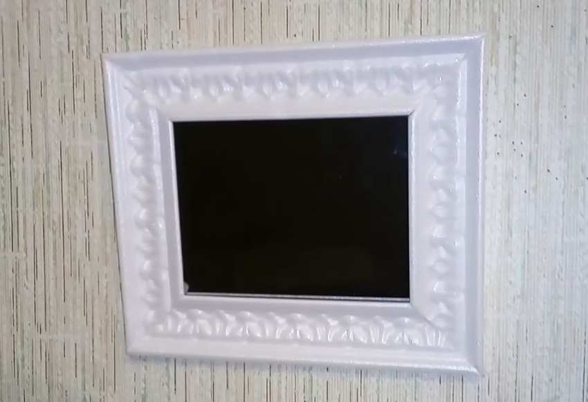 Рамка из потолочного плинтуса для картины или зеркала на стену: мастер-класс своими руками