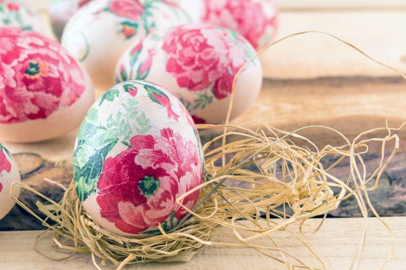 Декупаж яиц к пасхе: уроки декора разных заготовок (фото)