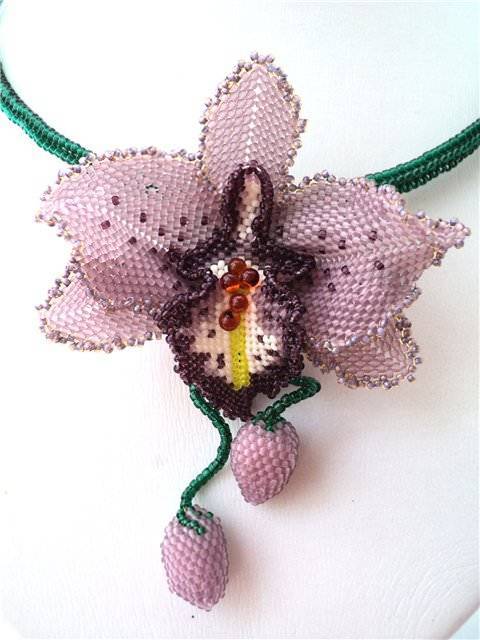 Орхидея (мозаичное и кирпичное плетение)