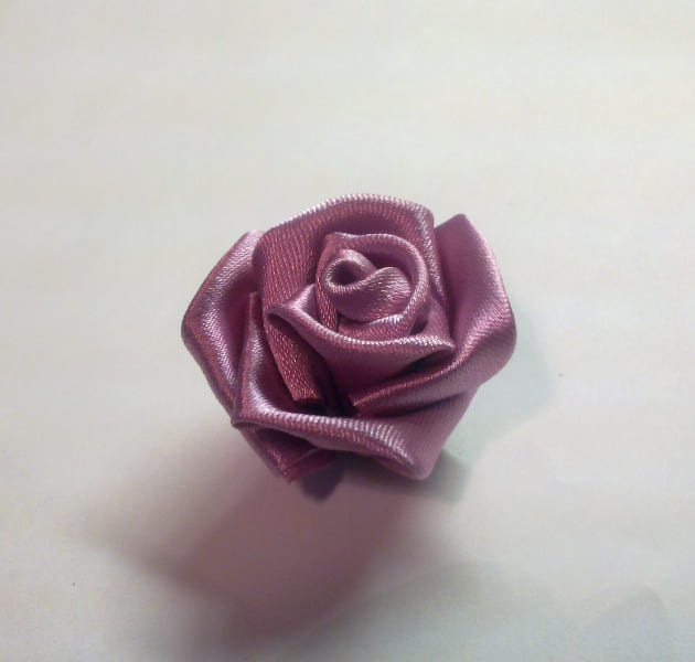 Нежные розы в технике канзаши (заколки, мастер-класс) - коробочка идей и мастер-классов