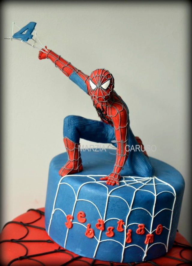 Торт с человеком пауком из мастики