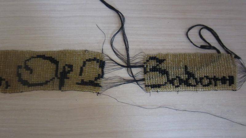 Технология плетения браслетов из бисера на станке [25 схем]