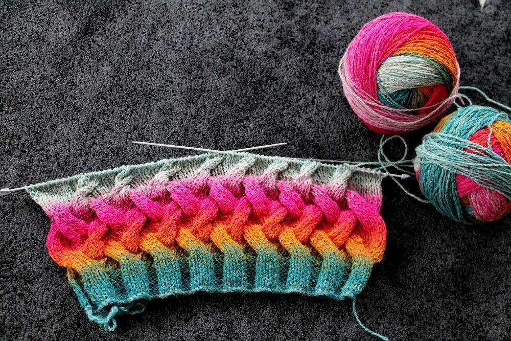 Меланжевая ткань и ее необычная структура из разноцветных нитей