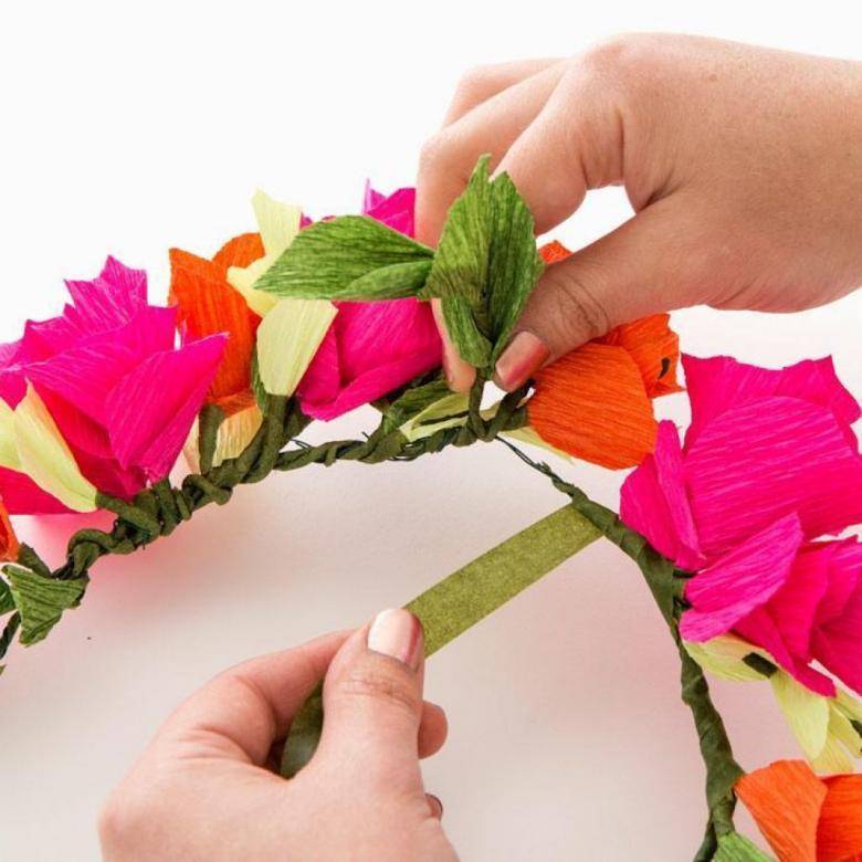 Цветы из гофрированной бумаги своими руками поэтапно: легая инструкция с фото и описанием