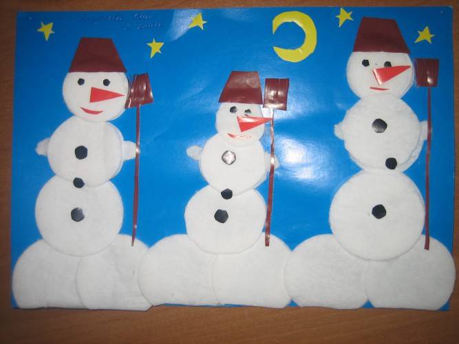 Зимняя аппликация из цветной бумаги «снеговики» для детей 4-6 лет. шаблон. мастер- класс с пошаговым фото