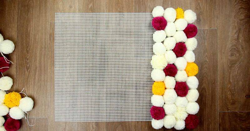 Изготовление коврика из помпонов своими руками, фотографии ковров и мастер-класс по плетению