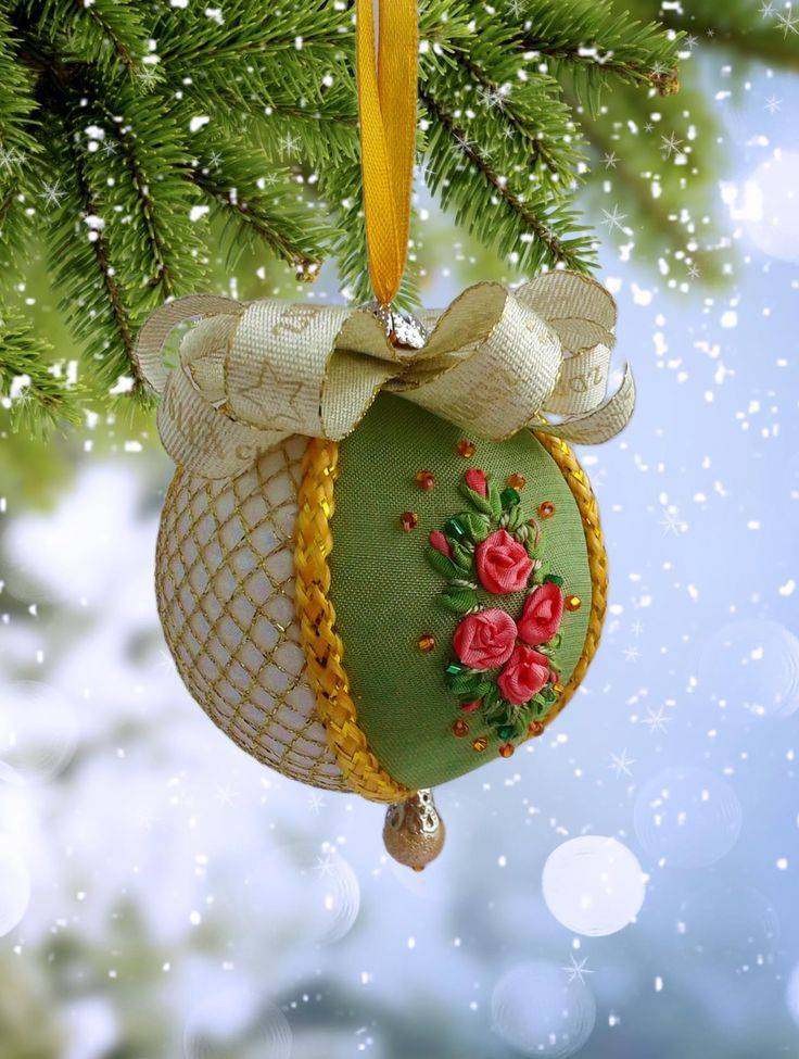 Новогодние игрушки из бисера: схемы для начинающих, вышивка елочных плоских шаров на елку, вышитые своими руками на новый год