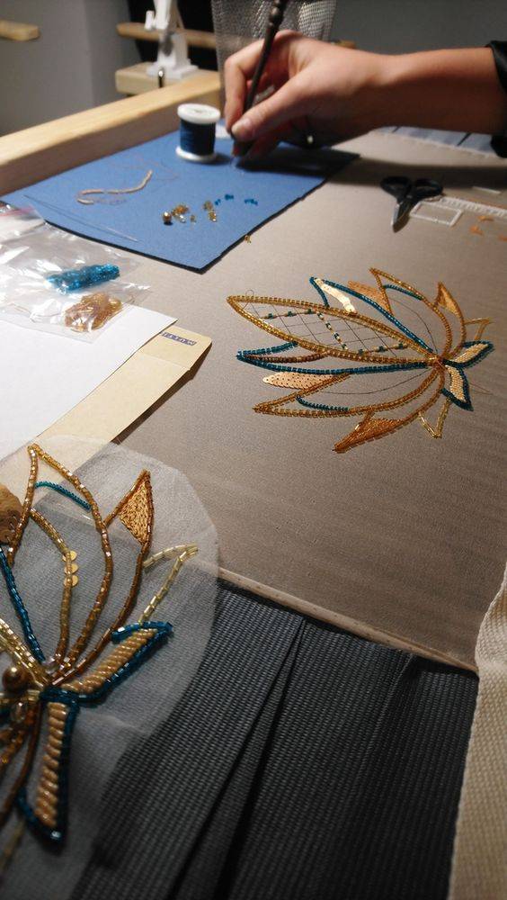 Вышивка золотом, золотыми нитями: история золотошвейного дела, техника выполнения с подробными фото и видео