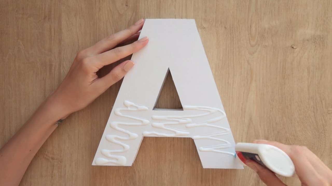 Буквы своими руками: как можно сделать из гипса, из дерева и из картона