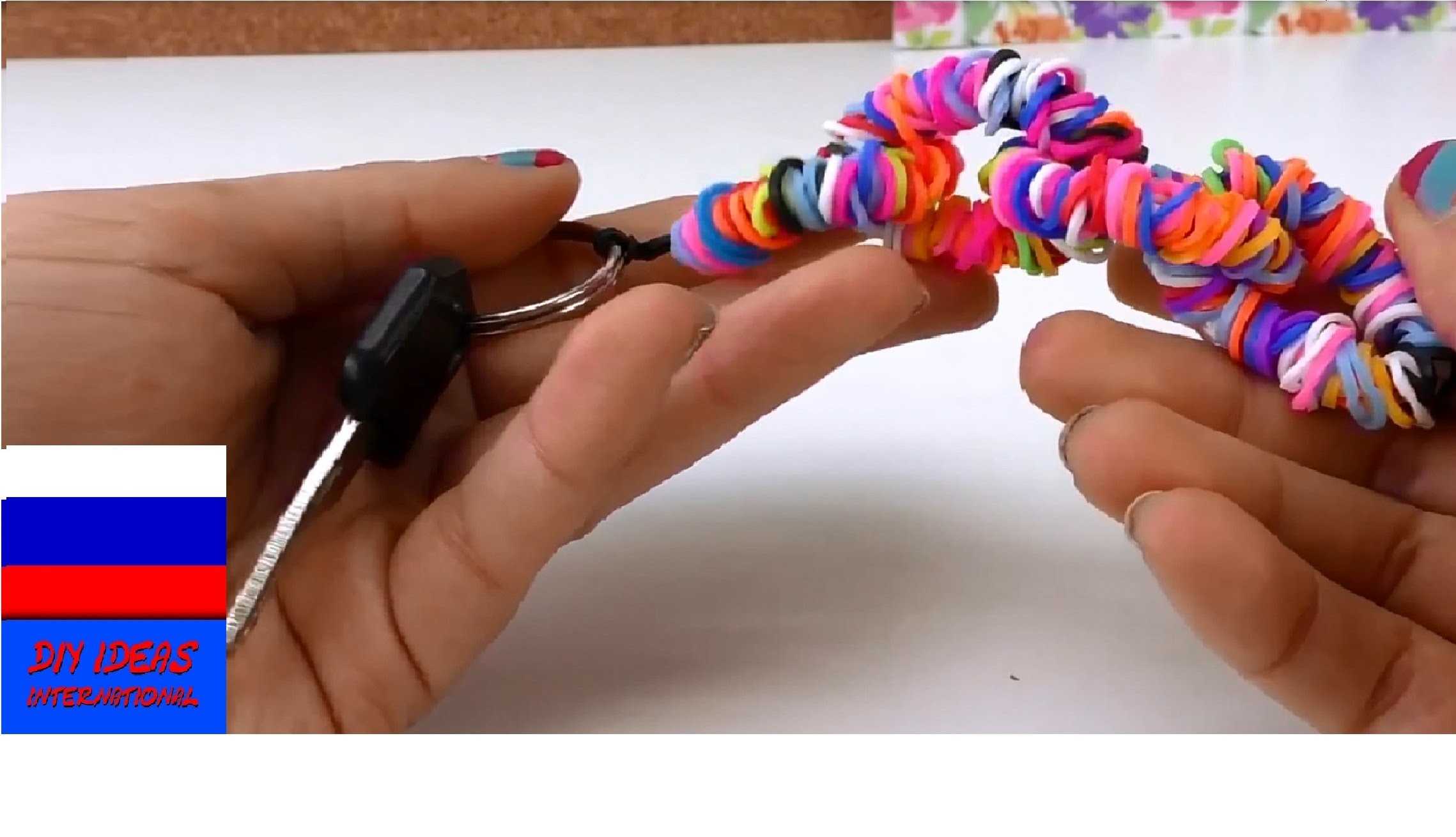 Плетение браслетов на станке и рогатке. видео и схемы
