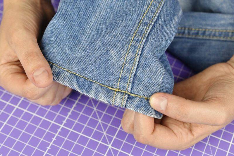 Как обрезать и подшить джинсы