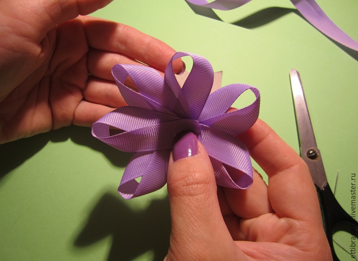 Как сделать цветок из ленты своими руками: 90+ (фото) вариантов