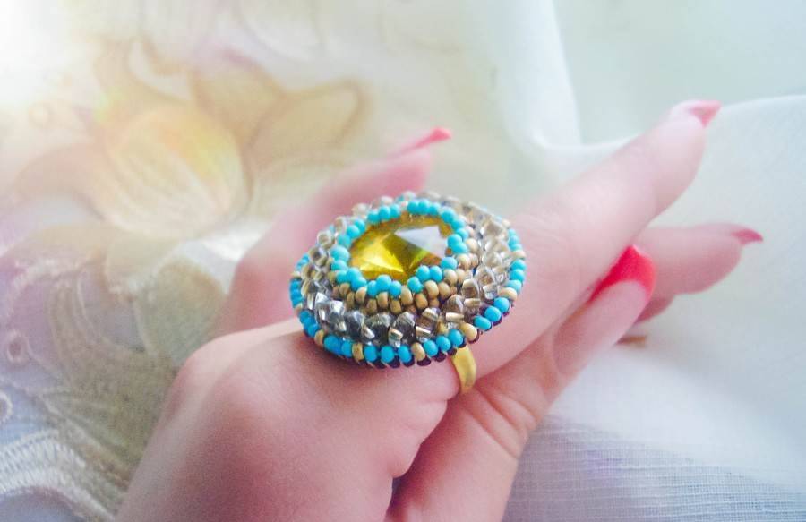 Шикарный перстень или кольцо из бисера своими руками в подарок