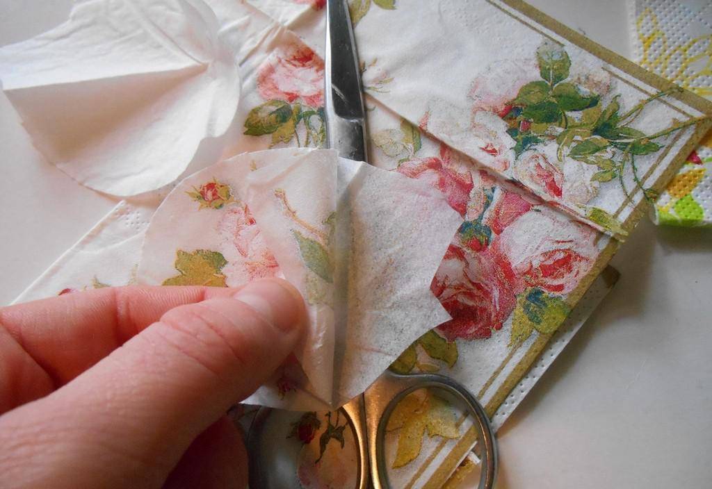 Как делать декупаж: техника обклеивания предметов салфетками и создание картин своими руками