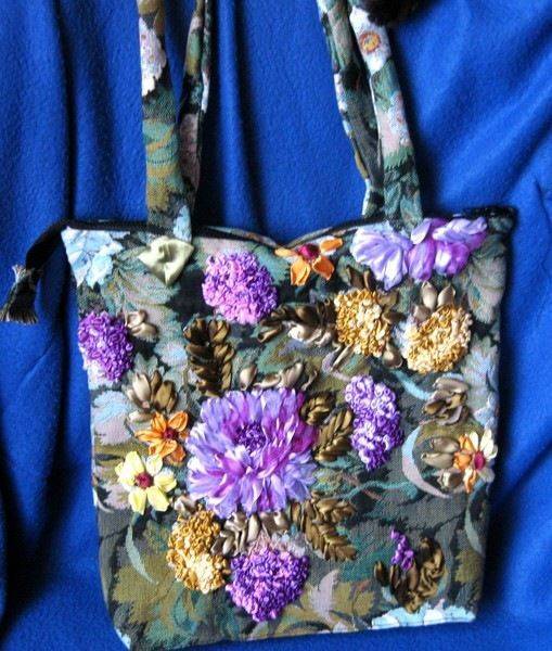 Цветочная вышивка лентами для летней сумки