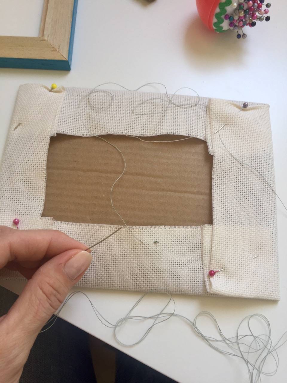 Как оформить вышивку в рамку своими руками: мастер-классы по созданию рамки и установке люверсов | крестик