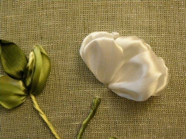 Как вышить розу лентами: способы и инструкции