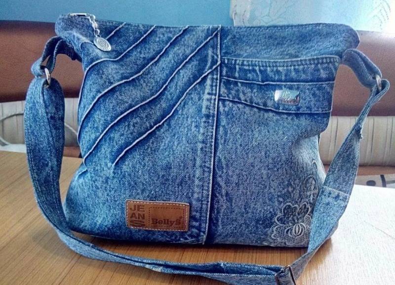Сумки сшиты из старых джинсов