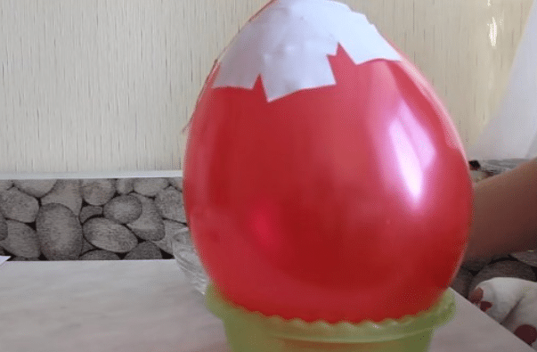 Как сделать большое яйцо киндер сюрприз из папье-маше