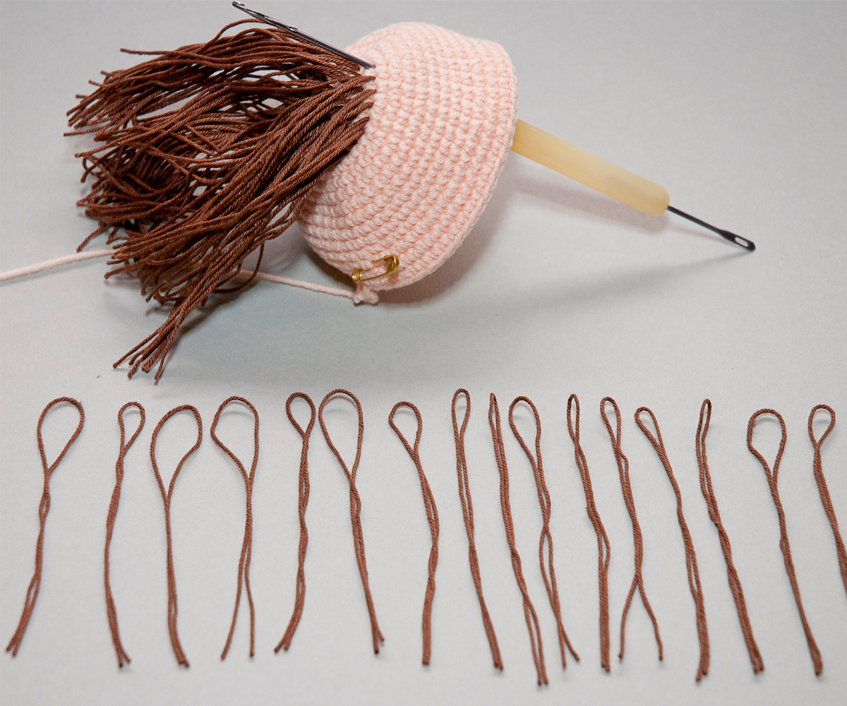 Как сделать кукле волосы из пряжи мастер класс: сшить из шерсти