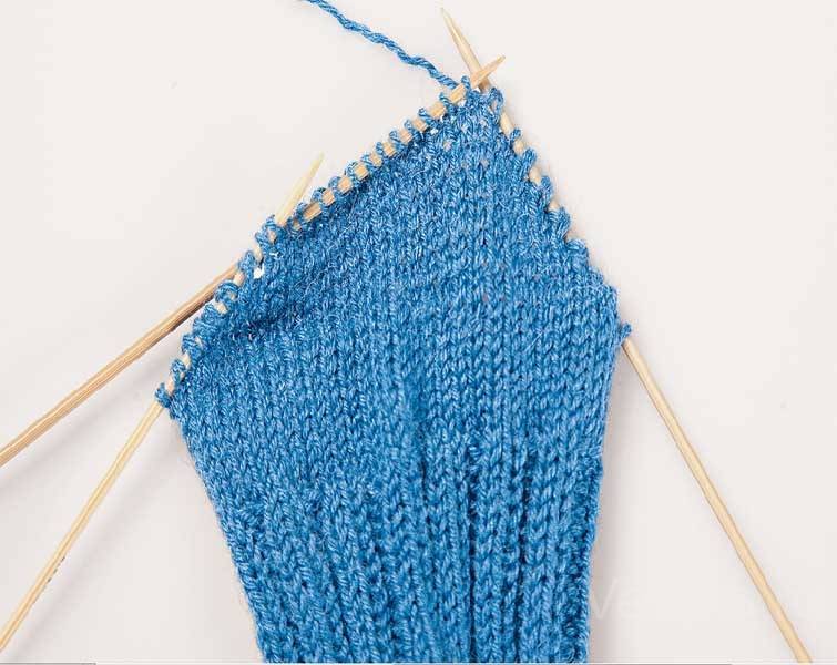 Как вязать пятку пошагово: схемы вязания на носке спицами для начинающих. подробная инструкция с фото, советами, описанием