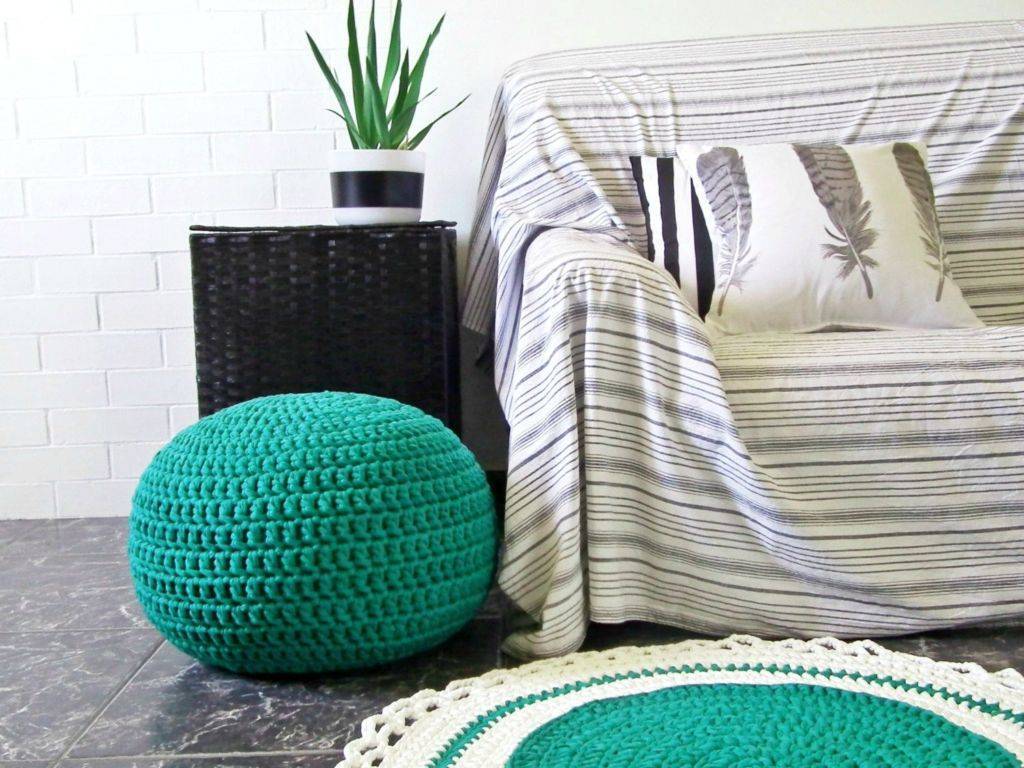 Как сделать вязаные подушки — пошаговая инструкция