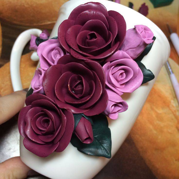 Роза из полимерной глины. лепим из полимерной глины розу: мастер-класс. прикрепление цветка и листьев к стеблю из проволоки
