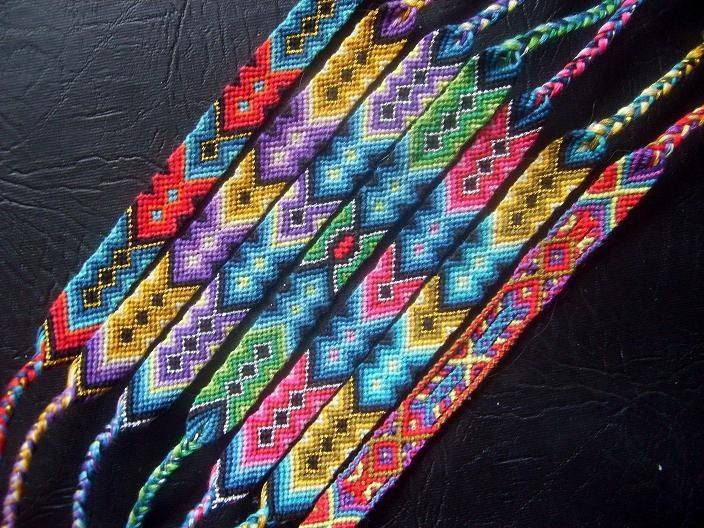 Методика плетения разнообразных фенечек и браслетов из ниток мулине