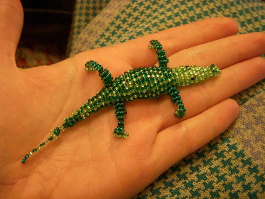 Крокодил из бисера в технике параллельного плетения