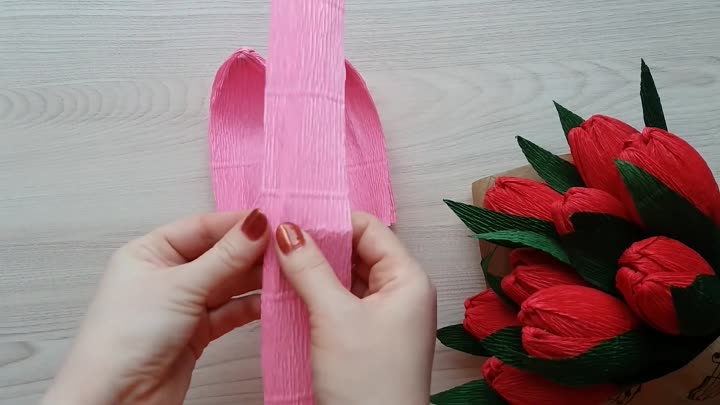Тюльпан из конфет и гофрированной бумаги – мастер - класс