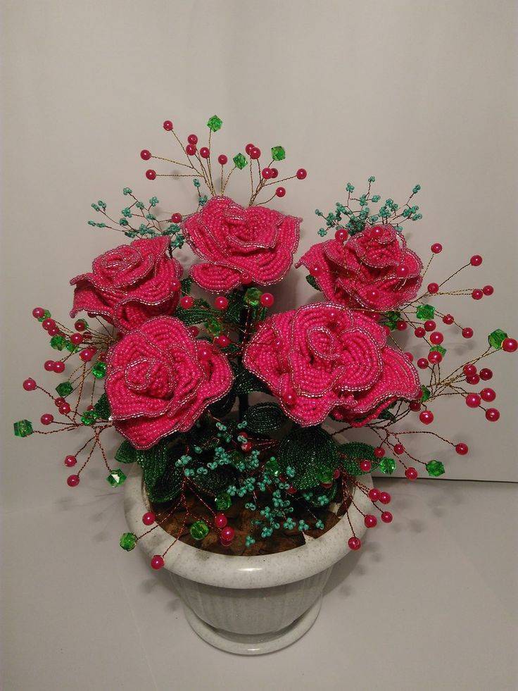 Роза из бисера — пошаговая инструкция как сделать цветок и основные схемы плетения (115 фото)