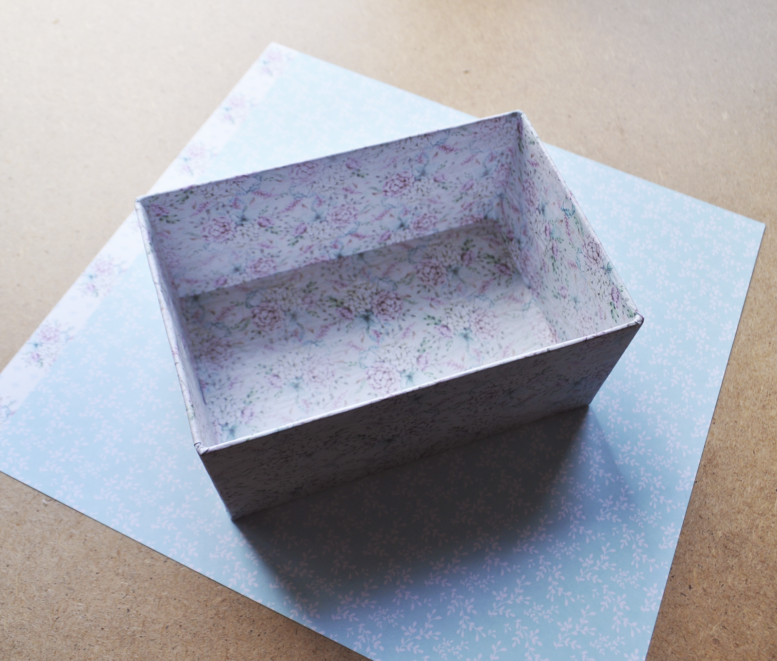 Оформление коробки: идеи, материалы, рекомендации. как обернуть коробку подарочной бумагой