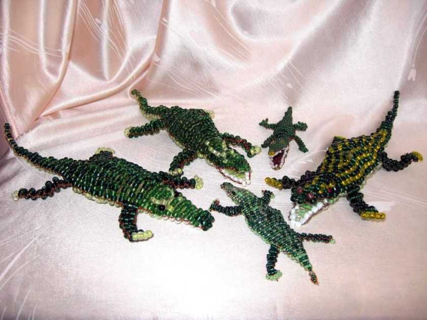 Крокодил из бисера: два варианта поделки для детей