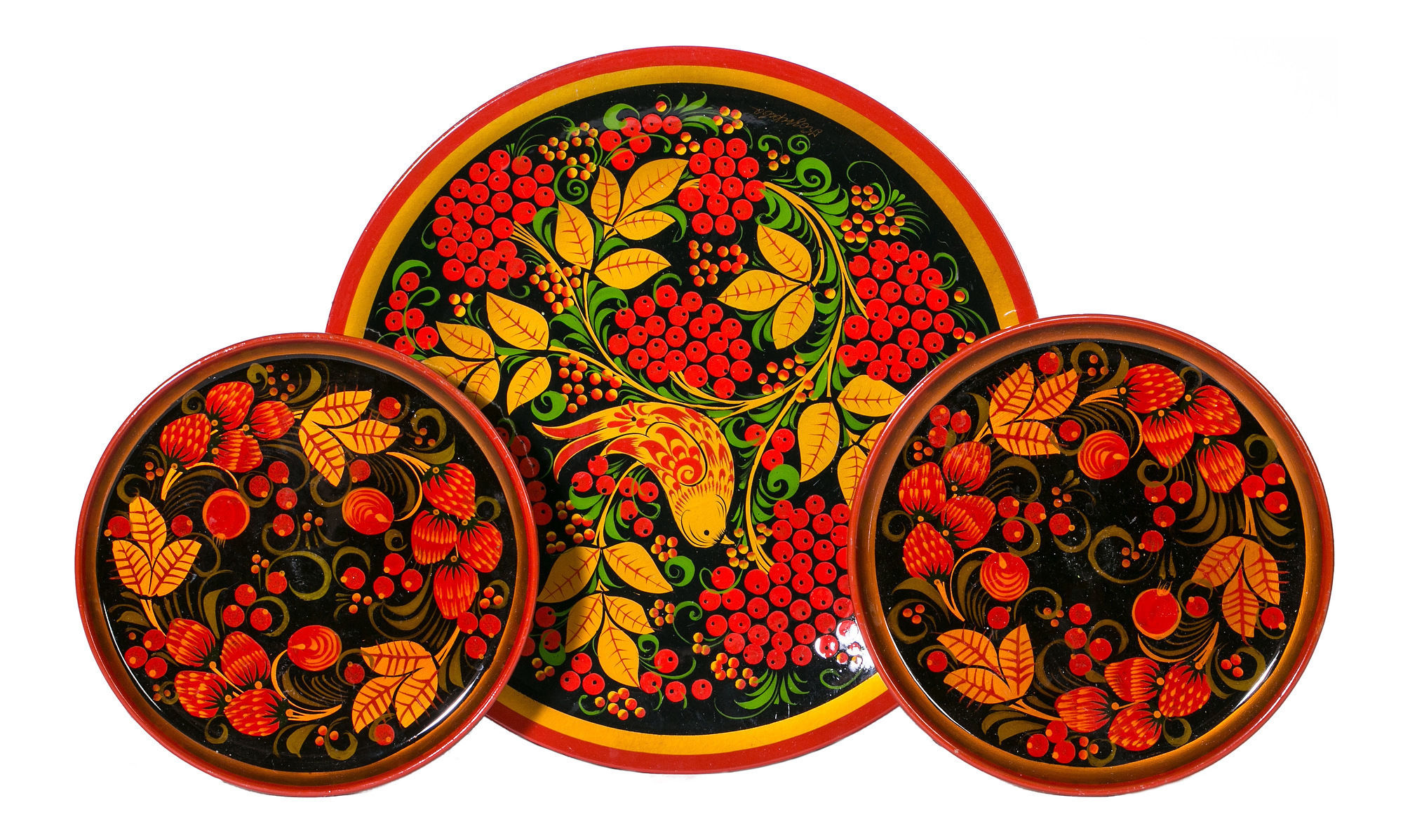 Набор посуда с узором хохломской росписи