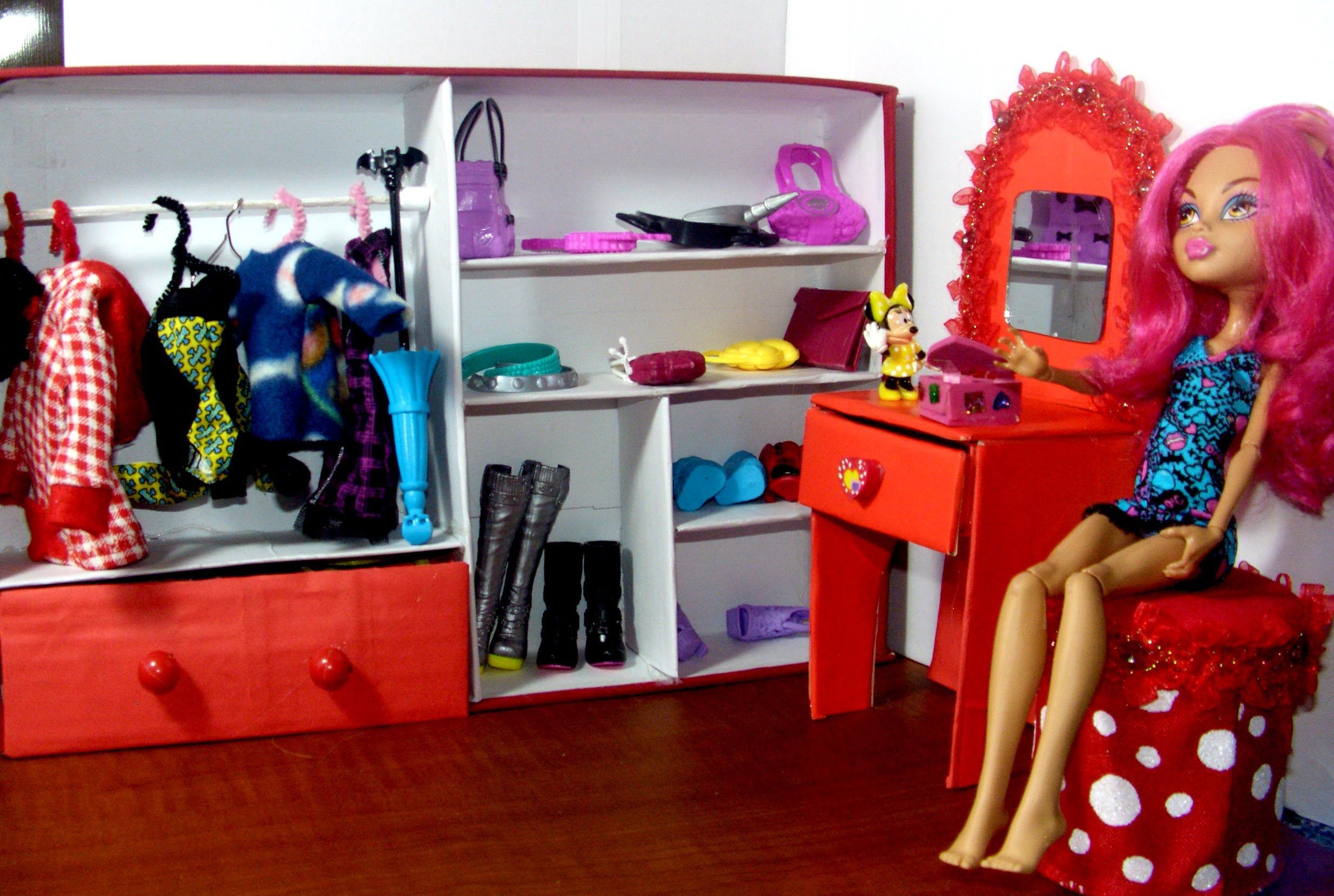 Поделки для кукол своими руками: яркая мебель и эксклюзивные аксессуары