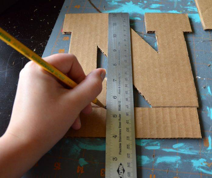 Объемные буквы своими руками: из картона, бумаги, с подсветкой, пошаговые инструкции, схемы и шаблоны