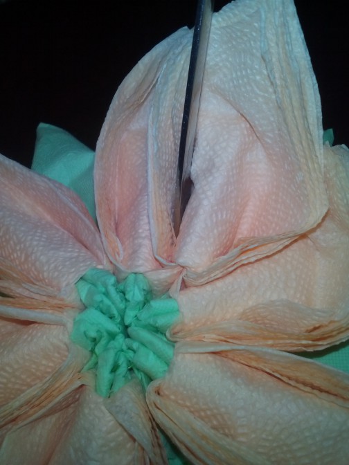 Лилии из салфеток: видео уроки по созданию декоративных цветов