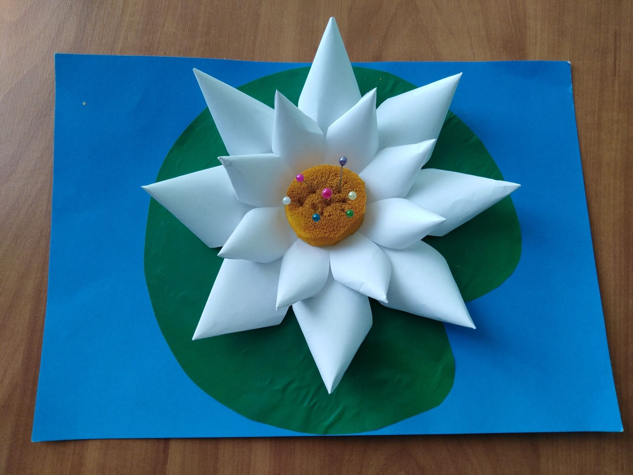 Изготовление цветов: как сделать из бумаги кувшинку :: syl.ru