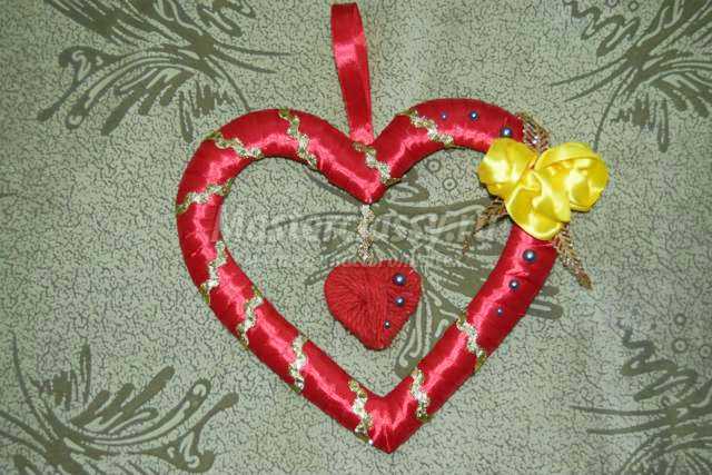 Нежное сердечко из атласных лент в подарок любимому на 14 февраля