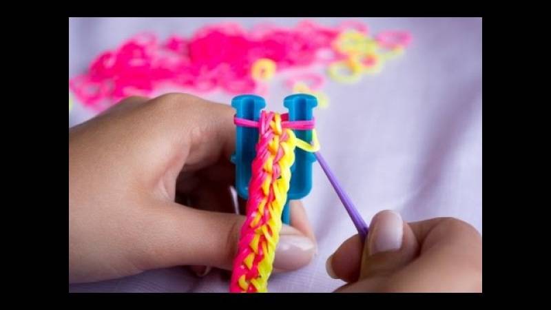 Самые красивые и легкие браслеты из резиночек: примеры плетения