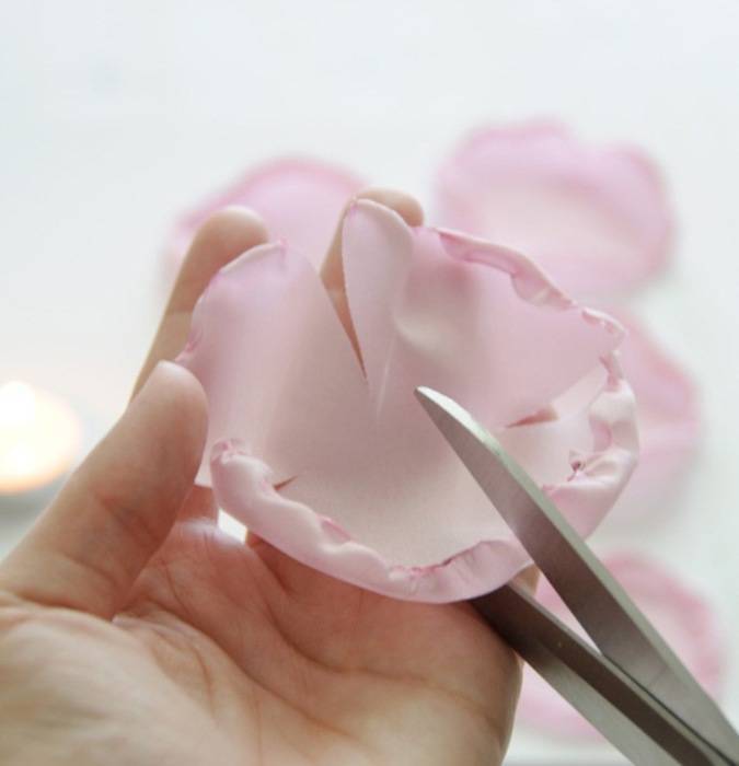 Как сделать цветы из ткани — простая инструкция, схемы и шаблоны, советы в выборе ткани для создания своими руками