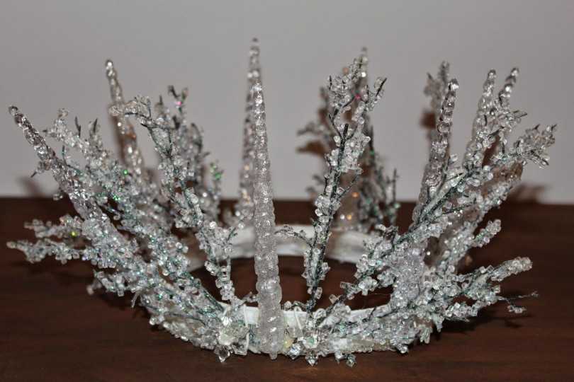 Красивая корона снежной королевы, своими руками изготовленная. как сделать корону снежной королевы эльзы из холодного сердца своими руками