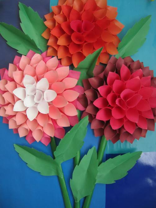 Цветы из гофрированной бумаги своими руками: 20 мастер-классов от профессиональных флористов, всё про материалы и сборку цветов | крестик