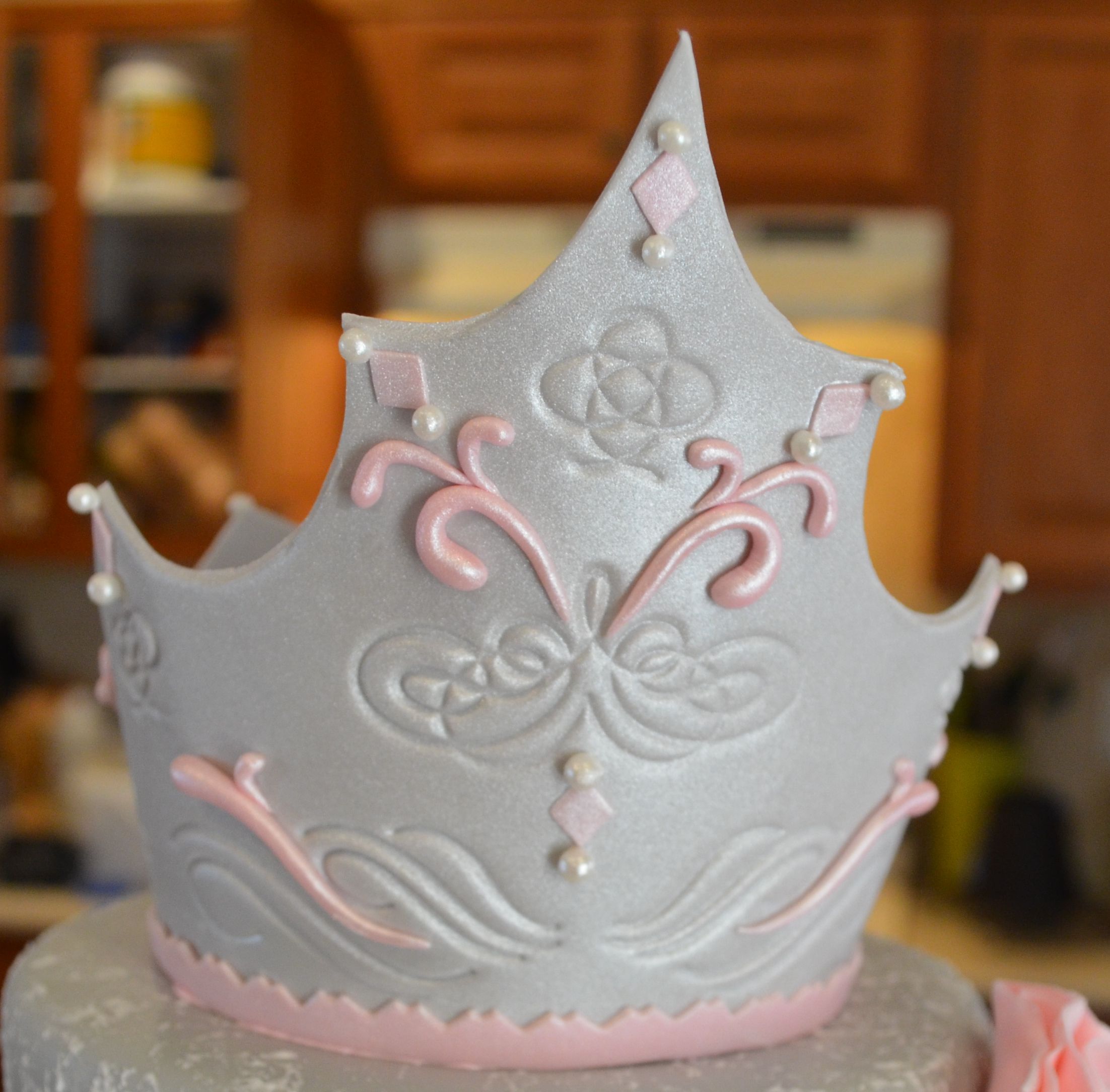 Как сделать украшение для торта в виде короны